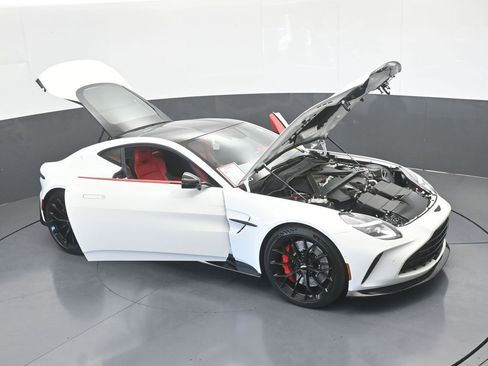 Used 2025 Aston Martin V8 Vantage Coupe image 85