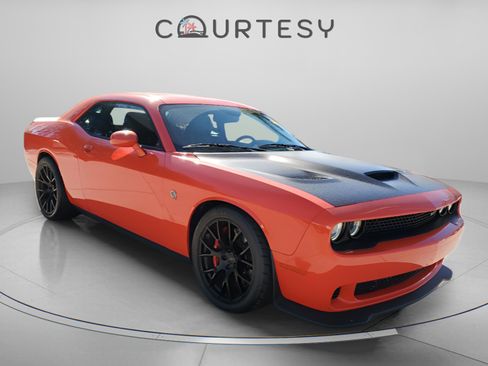 Used 2016 Dodge Challenger SRT Hellcat image 4