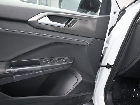 New 2026 Volkswagen Taos SE image 37