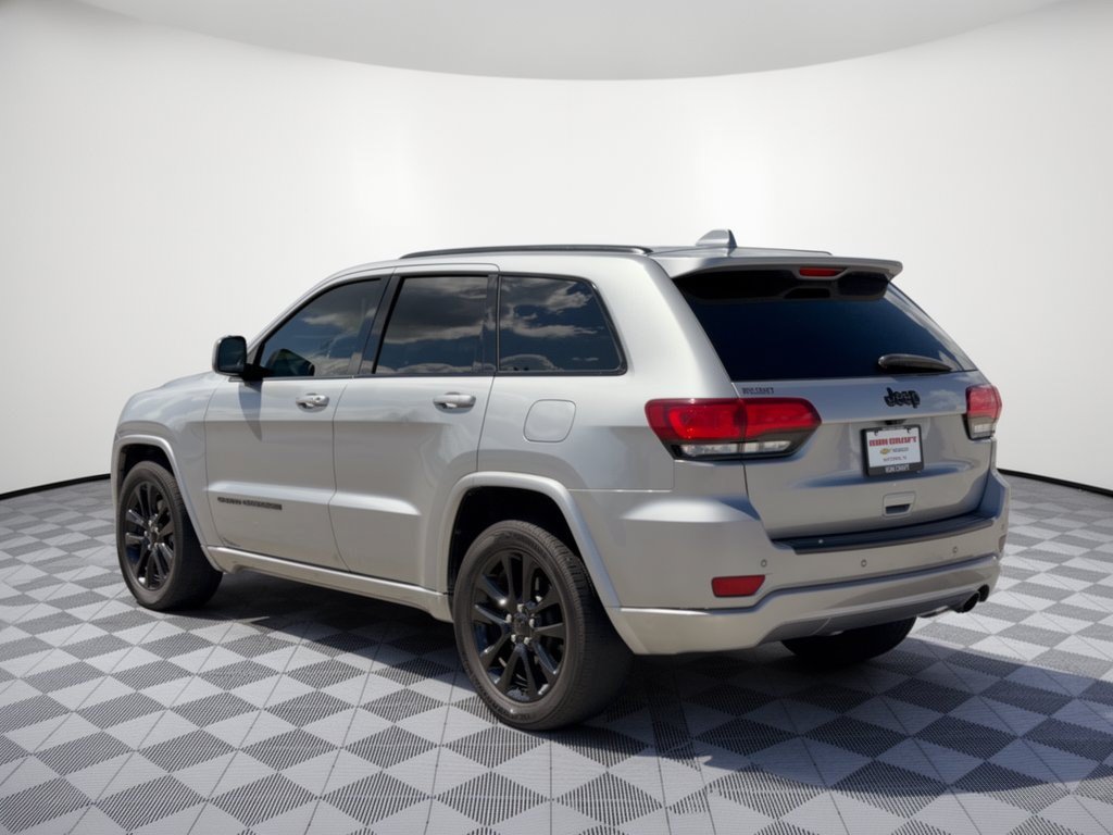 Used 2021 Jeep Grand Cherokee Laredo X RWD image 3