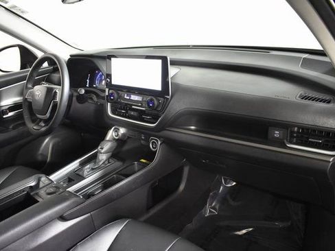 Used 2025 Toyota Grand Highlander AWD image 39