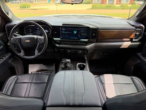 Used 2023 Chevrolet Silverado 1500 High Country w/ High Country Premium Package AWD/4WD image 20