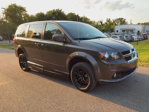 Used 2019 Dodge Grand Caravan SXT w/ Blacktop Package image 6
