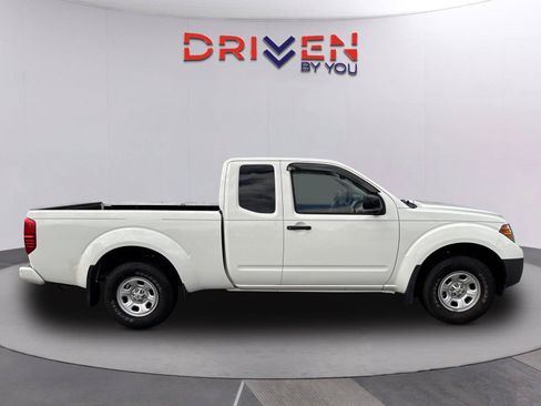 Used 2018 Nissan Frontier S RWD image 2