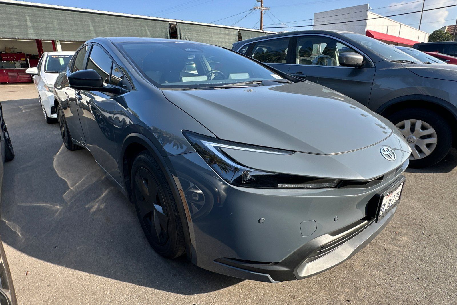 Used 2024 Toyota Prius LE FWD image 2