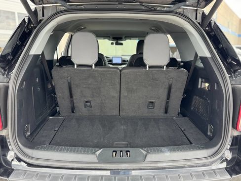 Used 2022 Ford Explorer XLT w/ Equipment Group 202A AWD/4WD image 32