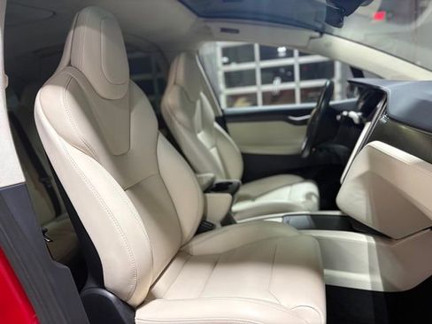 Used 2018 Tesla Model X 75D image 24