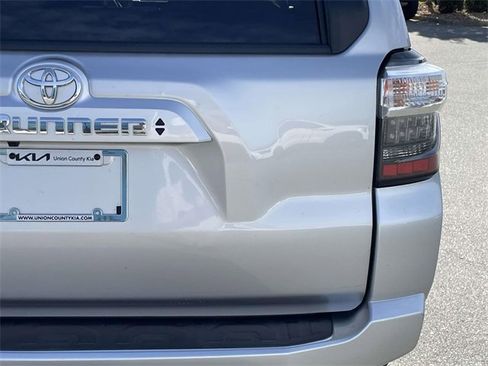 Used 2022 Toyota 4Runner SR5 image 11