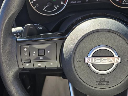 Used 2023 Nissan Rogue SV image 15
