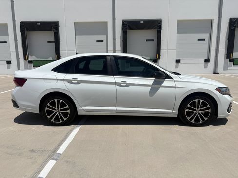 Used 2024 Volkswagen Jetta Sport FWD image 3