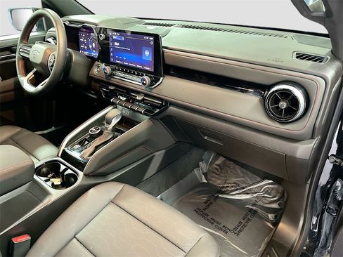Used 2025 Chevrolet Colorado Z71 w/ Technology Package image 30