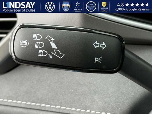 New 2025 Volkswagen Taos SE image 17