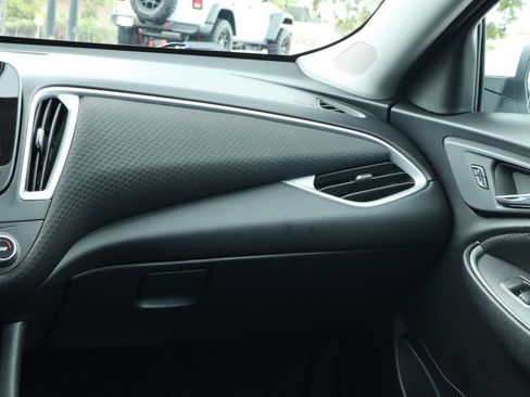 Used 2025 Chevrolet Malibu RS FWD image 30