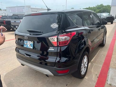 Used 2017 Ford Escape SE FWD image 5
