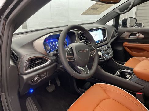 New 2026 Chrysler Pacifica Pinnacle FWD image 15