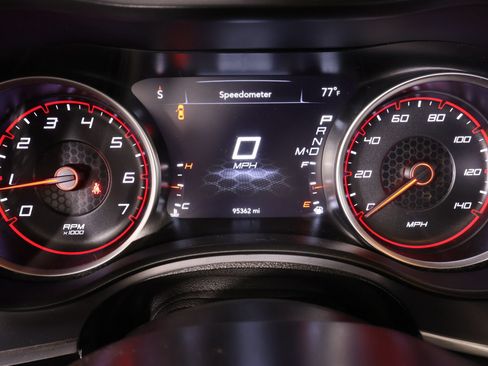 Used 2022 Dodge Charger SXT RWD image 4