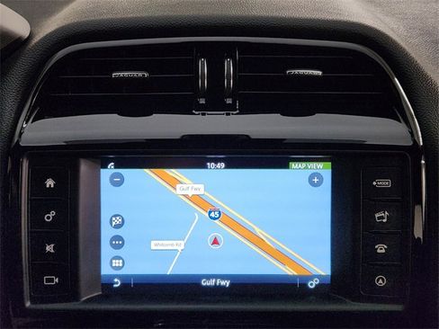 Used 2018 Jaguar F-PACE Premium image 16