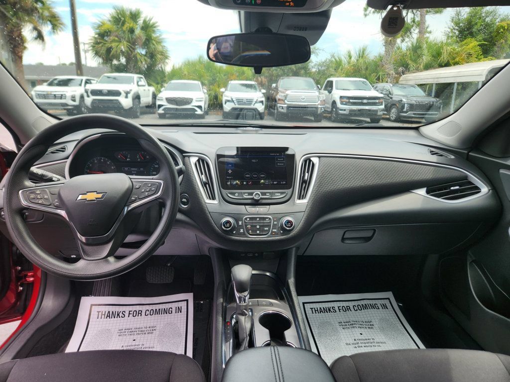 Used 2025 Chevrolet Malibu LT FWD image 11