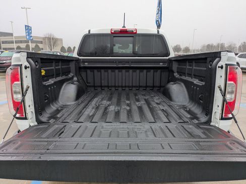 Used 2016 GMC Canyon SLT w/ Driver Alert Package image 29