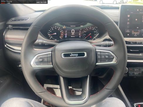 Used 2025 Jeep Compass Trailhawk AWD/4WD image 26