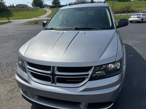 Used 2017 Dodge Journey SE w/ Flexible Seating Group image 2