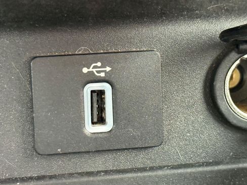 Used 2017 Ford Fusion SE FWD image 17