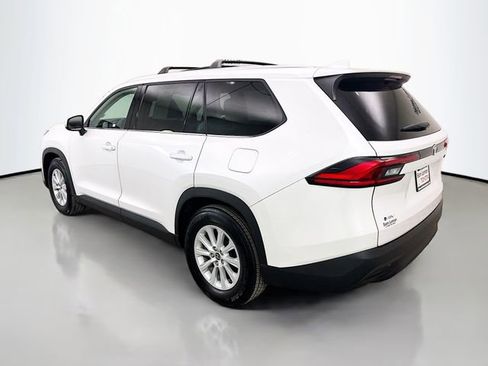 Used 2024 Toyota Grand Highlander XLE image 5