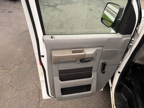 Used 2013 Ford E-250 and Econoline 250 RWD image 29