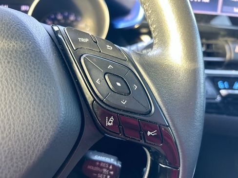 Used 2021 Toyota C-HR XLE FWD image 16