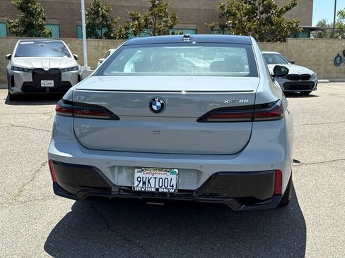 Used 2025 BMW i7 xDrive60 AWD/4WD image 9