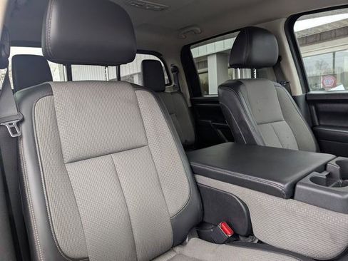Used 2017 Nissan Titan S image 21