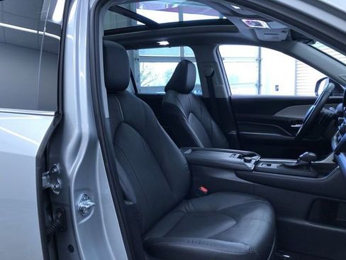 Certified 2024 Toyota Grand Highlander Platinum image 25