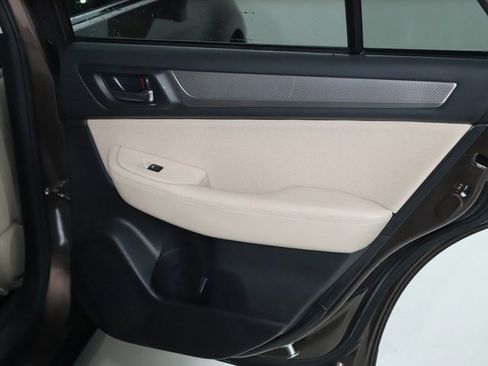 Used 2019 Subaru Outback 2.5i Premium image 32