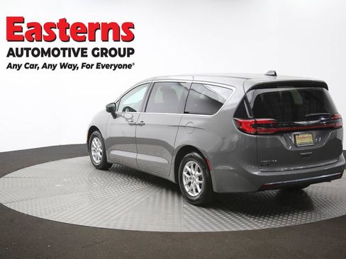 Used 2023 Chrysler Pacifica Touring-L FWD image 65