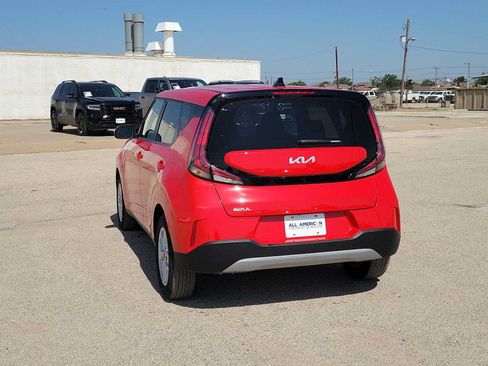 Used 2025 Kia Soul LX w/ LX Technology Package FWD image 6