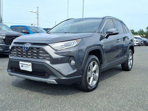 Used 2019 Toyota RAV4 Limited AWD/4WD image 3