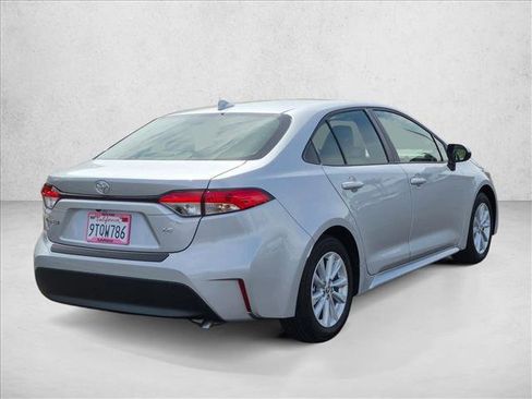 Used 2025 Toyota Corolla LE w/ LE Premium Package FWD image 5