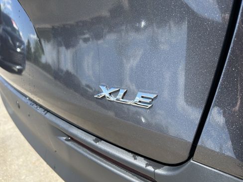 Certified 2025 Toyota Sienna XLE FWD image 12