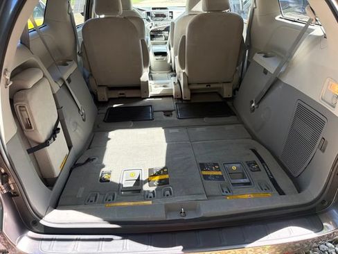 Used 2013 Toyota Sienna LE w/ Towing Pkg FWD image 22
