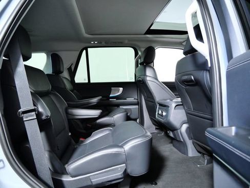 Certified 2025 Ford Expedition Platinum AWD/4WD image 13