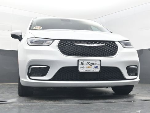 Used 2023 Chrysler Pacifica Touring-L FWD image 20