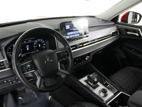 Used 2023 Mitsubishi Outlander 4WD Plug-In Hybrid image 18