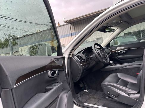Used 2017 Volvo XC90 T6 Momentum w/ Vision Package AWD/4WD image 21