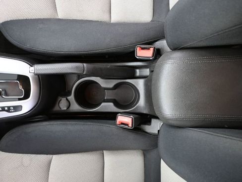 Used 2015 Chevrolet Cruze LS image 28