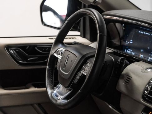 Used 2020 Lincoln Navigator 2WD image 16