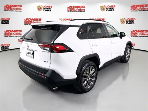 Certified 2020 Toyota RAV4 XLE Premium image 16