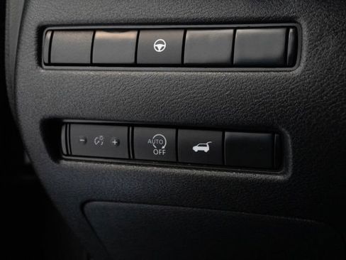 Used 2025 Nissan Rogue SV FWD image 21