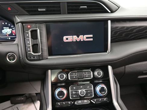 Used 2023 GMC Yukon XL Denali AWD/4WD image 10