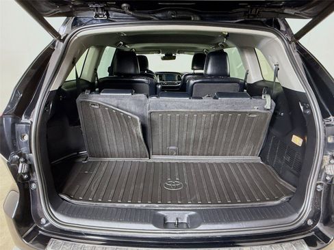 Used 2019 Toyota Highlander XLE AWD/4WD image 27