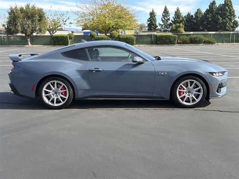 Used 2024 Ford Mustang GT Premium image 3